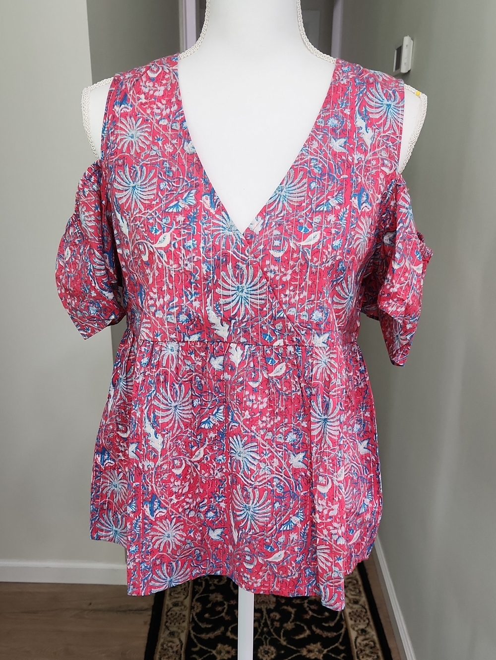 Lucky Brand Cold Shoulder Floral Peplum Blouse Babydoll Pink Blue Metallic S NWT